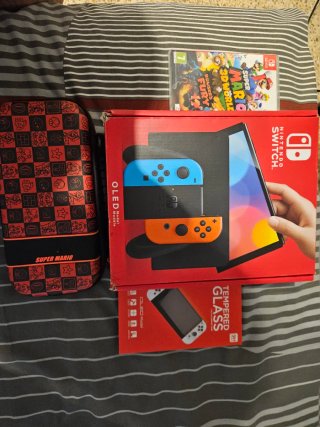 Nintendo Switch OLED + Super Mario 3D World