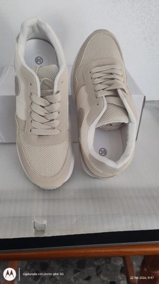 Zapatillas deportivas mujer beige y blanco