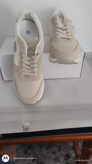 Zapatillas deportivas mujer beige y blanco
