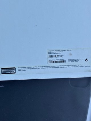 Magic Keyboard iPad Pro 12.9 (3ª y 4ª Gen) Caja