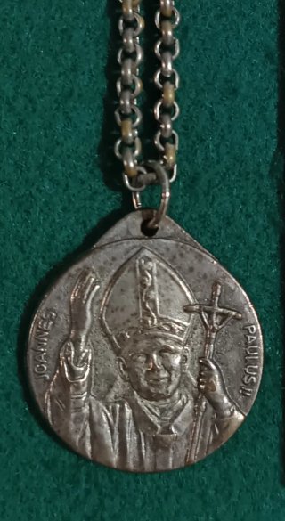 Recuerdo Juan Pablo II: Medalla y Postal año 1982.