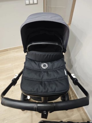 Bugaboo FOX 1 con capota extensible azul acero.