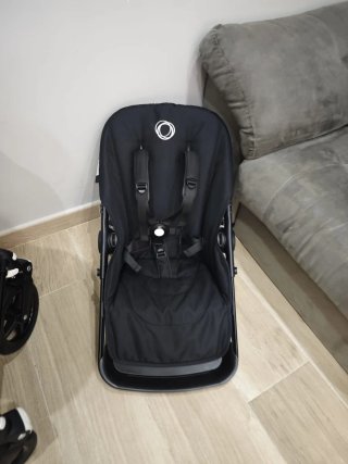 Bugaboo FOX 1 con capota extensible azul acero.