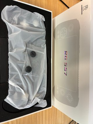 Consola ANBERNIC RG557 Blanca 256 GB – Con 2 usos