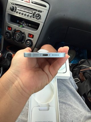 iPhone 15 Celeste