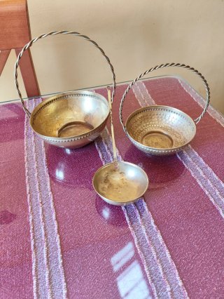 Cesta metálica vintage con asa