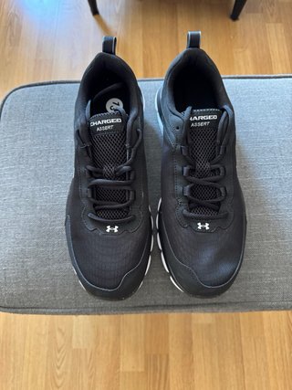 Zapatillas Under Armour Negras y Blancas