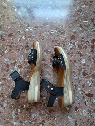 Sandalias Paula Urban Negras y Marrones