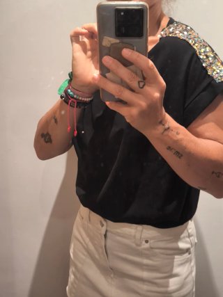 Top negro con lentejuelas