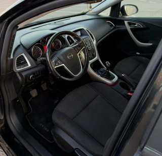 Opel Astra 2012