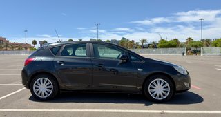 Opel Astra 2012