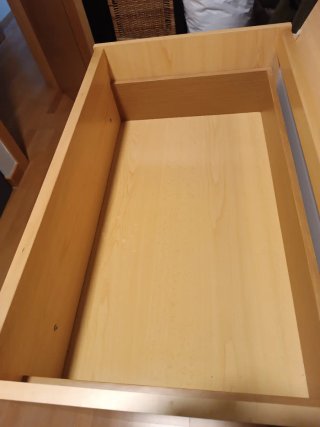 Cajonera de madera clara