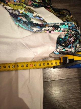 Camiseta con mangas de lentejuelas
