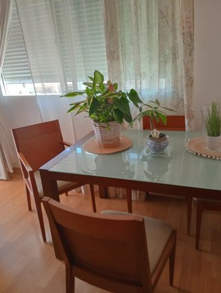 Mesa comedor + 4 sillas