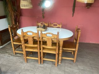Mesa extensible y 6 sillas madera.