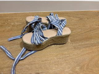 Sandalias plataforma rayas azules talla 37