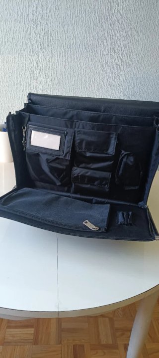 Maletín ejecutivo de cuero negro