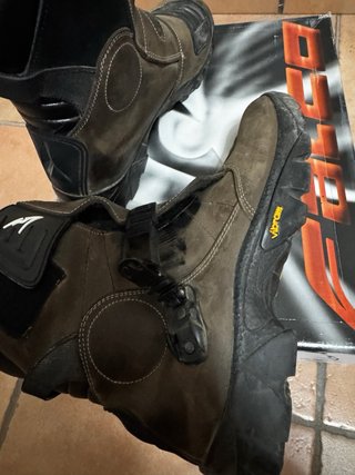 Botas de Moto falco con suela vibram talla 43