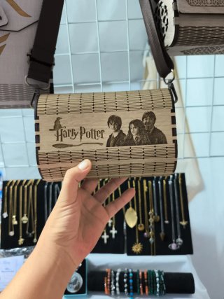 Bolso de madera temático