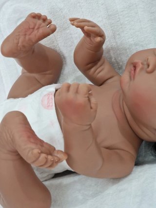 Bebé Reborn morenito con chupete  biberón.SOLO HOY