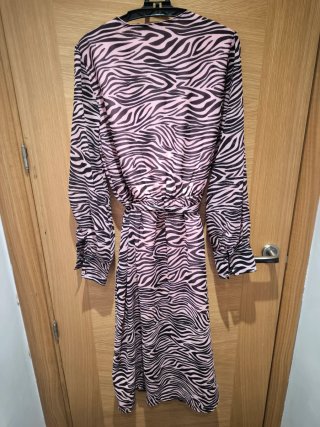 Vestido estampado cebra rosa y negro