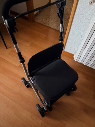 ANDADOR CON ASIENTO Y ALMACENAJE