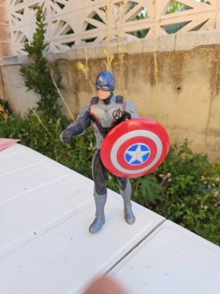 Muñeco Capitán América con Escudo
