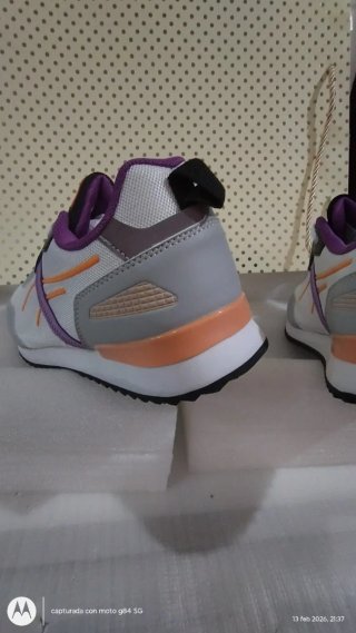 Zapatillas deportivas mujer morado y blanco