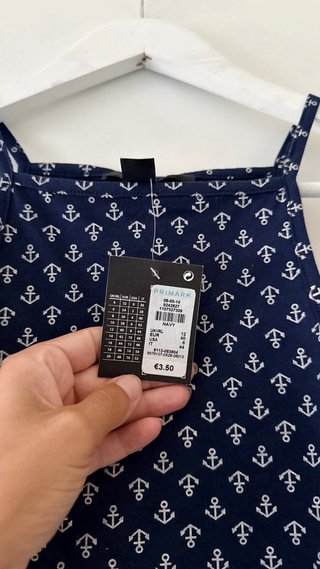 Camiseta Primark azul con anclas con etiqueta