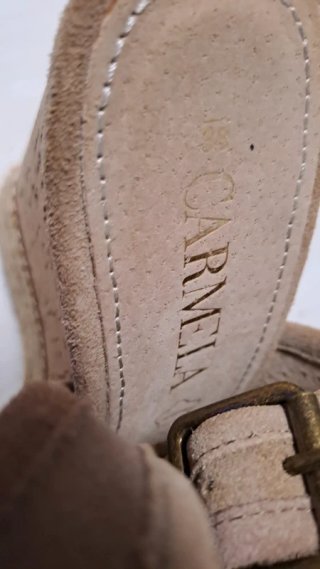 Sandalias cuña Carmela ante beige T38