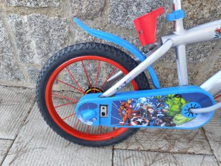 Bicicleta Infantil Marvel Vengadores 16