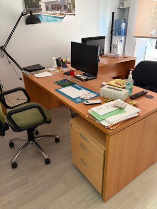 2 Mesas de Oficina con Cajoneras