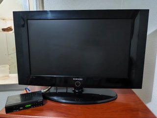 Television antigua Samsung Negro + TDT a parte.26"