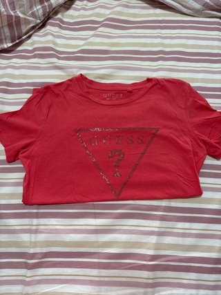 Camiseta Guess Roja con Brillo