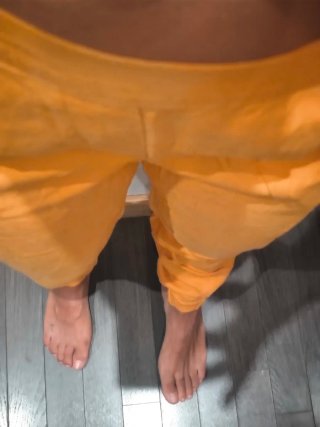 Pantalones amarillos tirando a mostaza