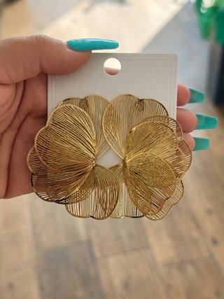 Pendientes flor dorados nuevos