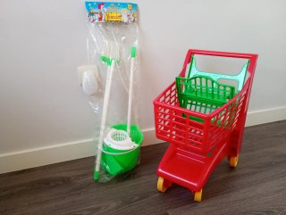 Cocinita y carritos de compra para niños