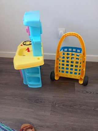Cocinita y carritos de compra para niños