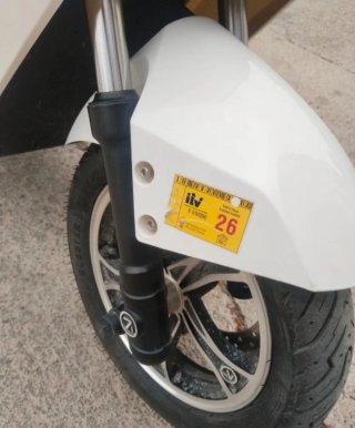 Moto Eléctrica Scooter NEXT Blanca y Negra
