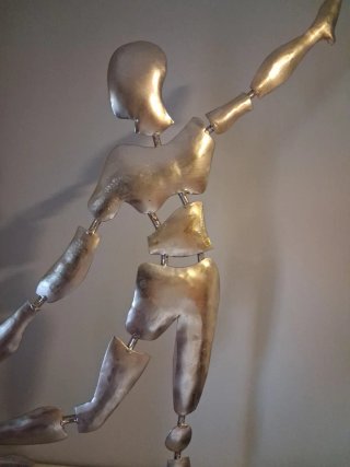 Escultura futbolista metal 60cm moderna