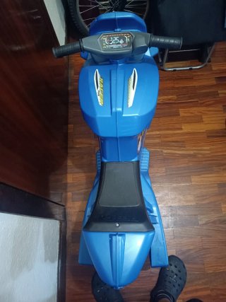 Moto de juguete de plástico duro