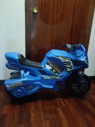 Moto de juguete de plástico duro