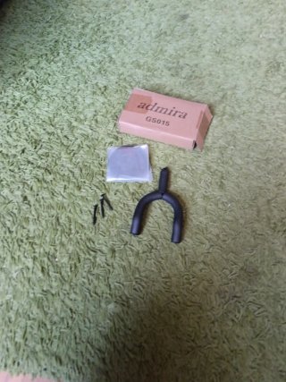 Supporto a parete per chitarra