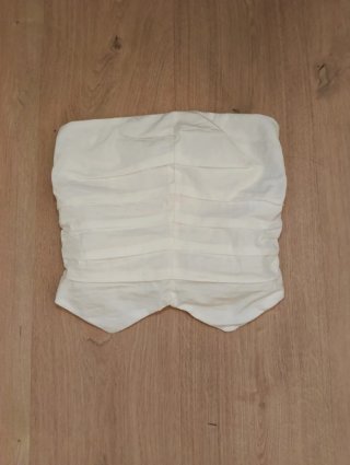 Top blanco fruncido