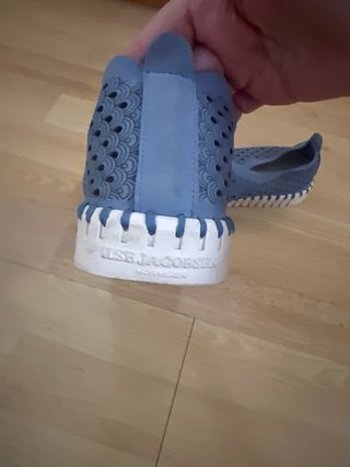 Zapatos planos azules perforados