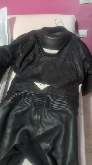 Mono Dainese Avro 4 2 Piezas Talla 50