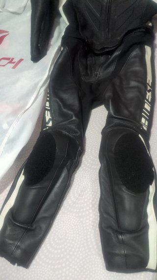 Mono Dainese Avro 4 2 Piezas Talla 50