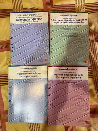 Pack de 4 libros especializados en cardiología.