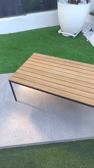 Mesa de exterior madera y metal