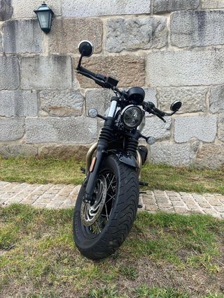 Triumph Bobber 2025 Negra/Plata garantia oficial
